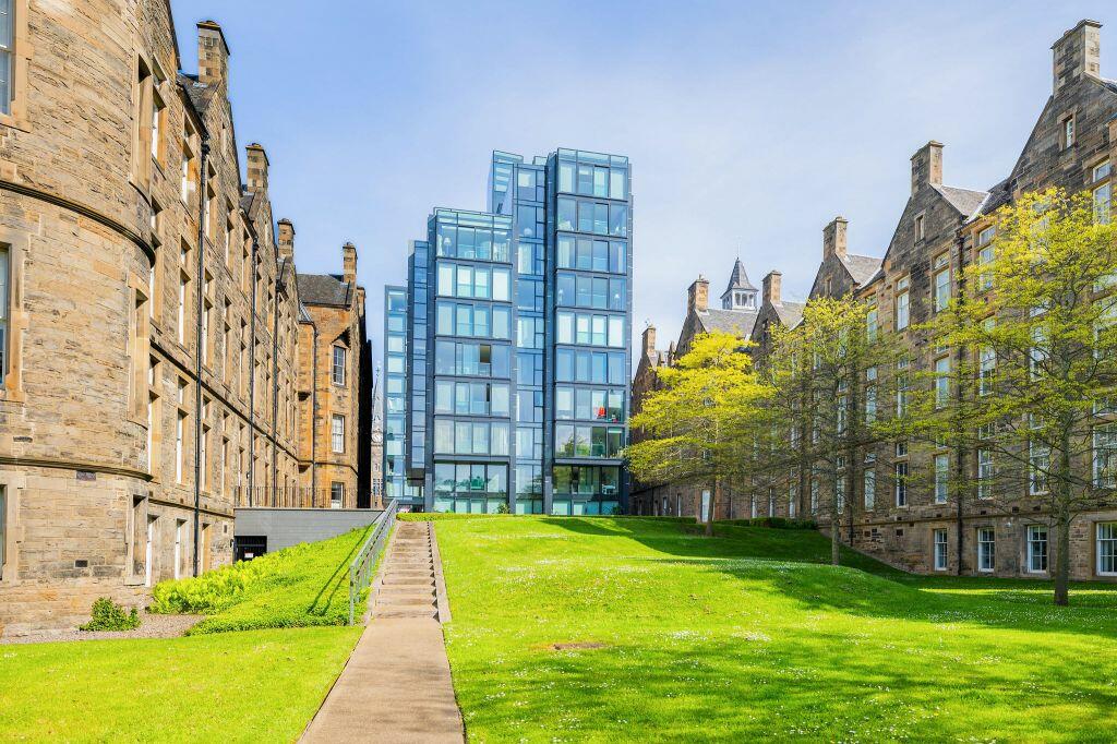 2 bedroom flat for sale in Flat 25, 24, Simpson Loan, Lauriston