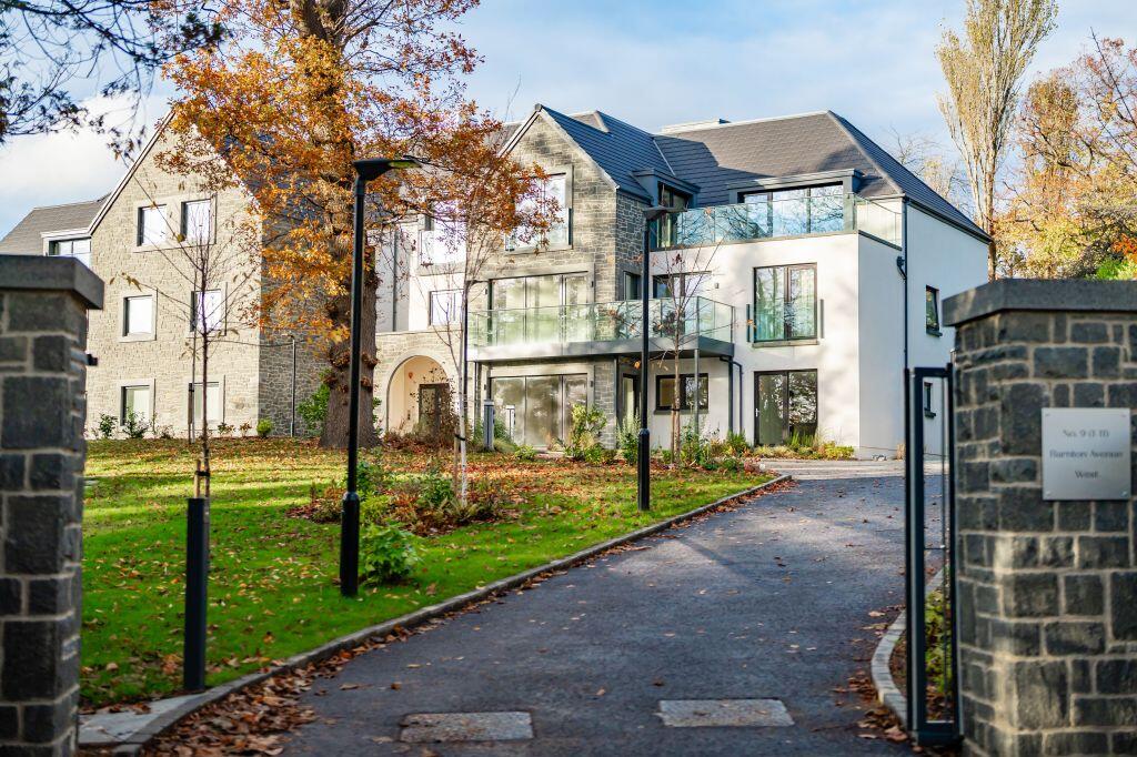 Main image of property: Flat 4, 9 Barnton Avenue West, Edinburgh, EH4 6DF