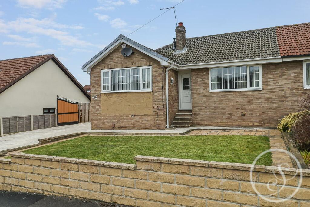 2 bedroom semidetached bungalow for sale in Templegate Road, Leeds, LS15