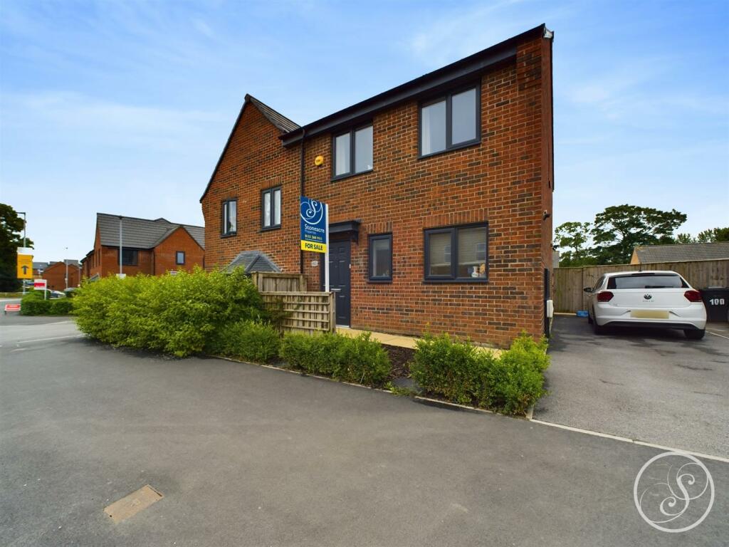3 bedroom semidetached house for sale in Magnolia Road, Seacroft