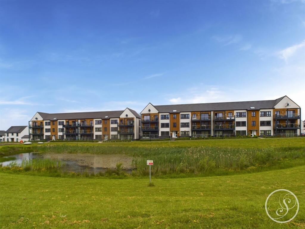 2 bedroom apartment for sale in Brodsworth Close, Leeds, LS15