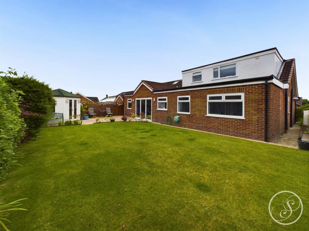 4 bedroom detached house for sale in Templegate Close, Leeds, LS15