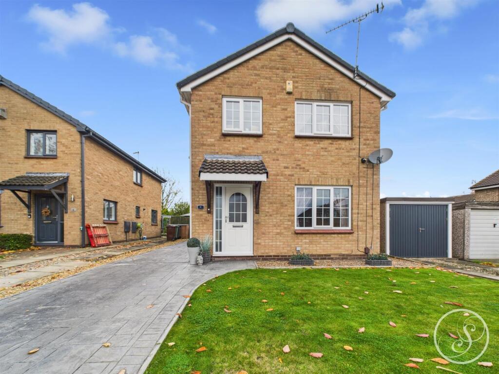 Main image of property: Aylesford Mount., Leeds