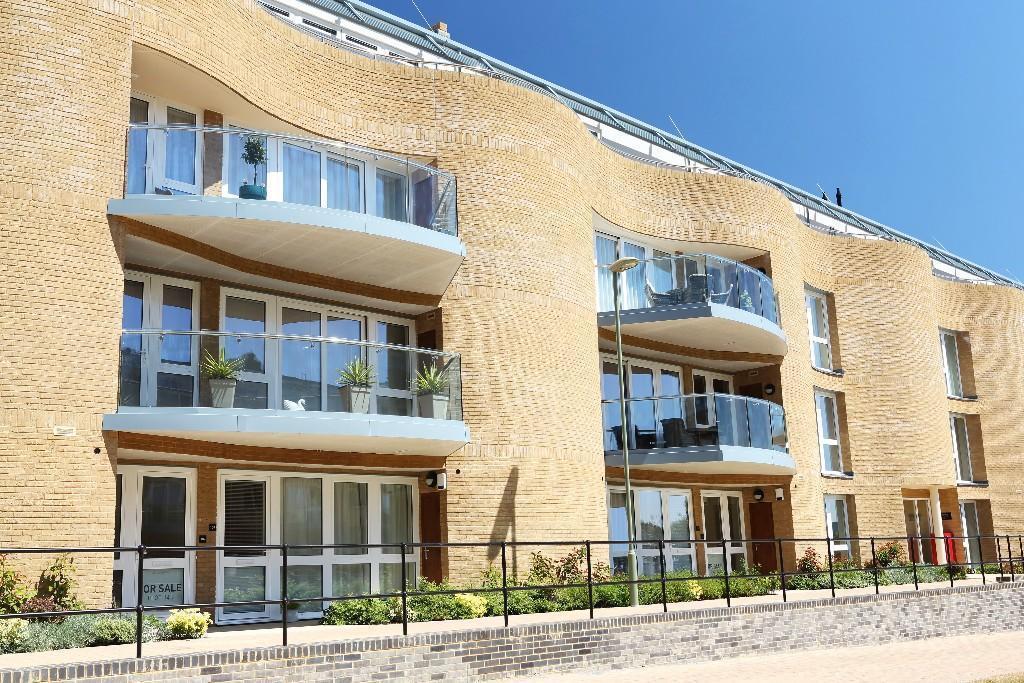 Lymington Shores New Homes Development by Redrow Homes (Southern Counties)