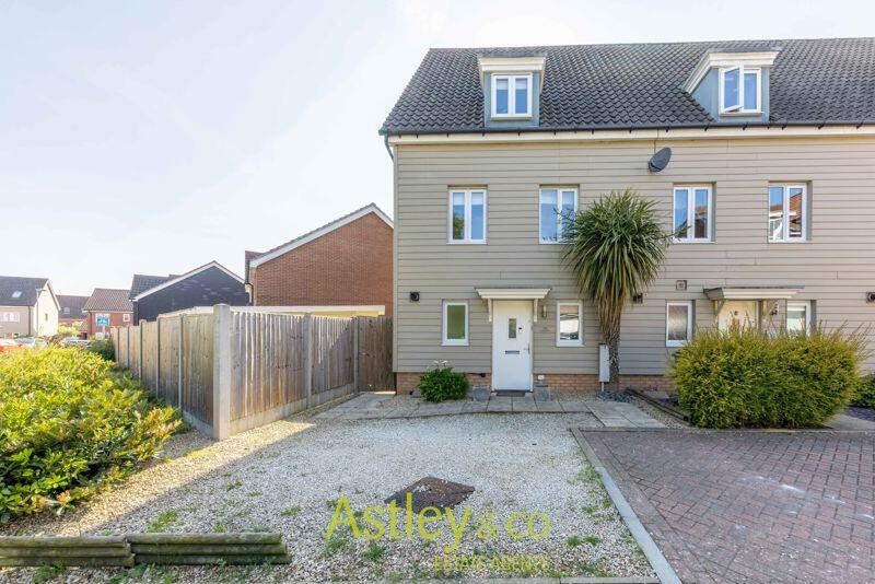 3 bedroom town house for sale in Tulip Gardens, Cringleford, Norwich, NR4