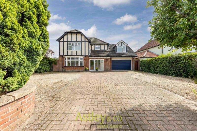 4 bedroom detached house for sale in Wroxham Road, Sprowston, Norwich, NR7
