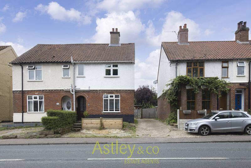 3 bedroom semidetached house for sale in North Walsham Road, Sprowston