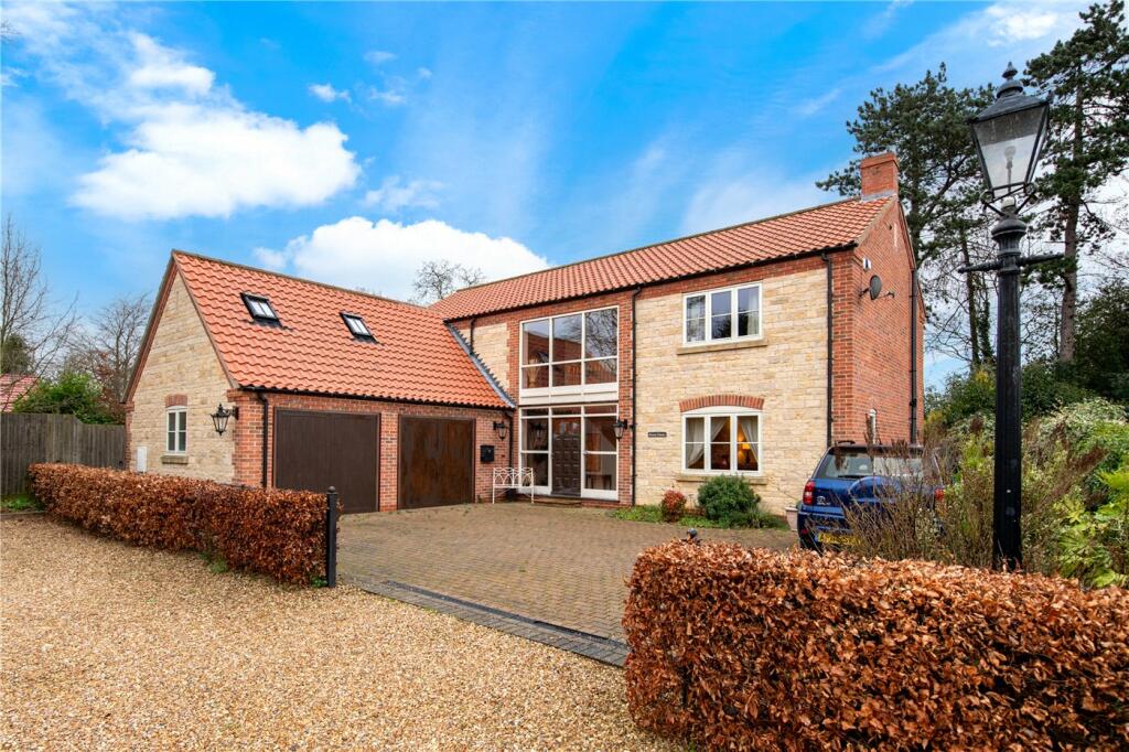 5 bedroom detached house for sale in Orchard Drive, Caythorpe, Grantham