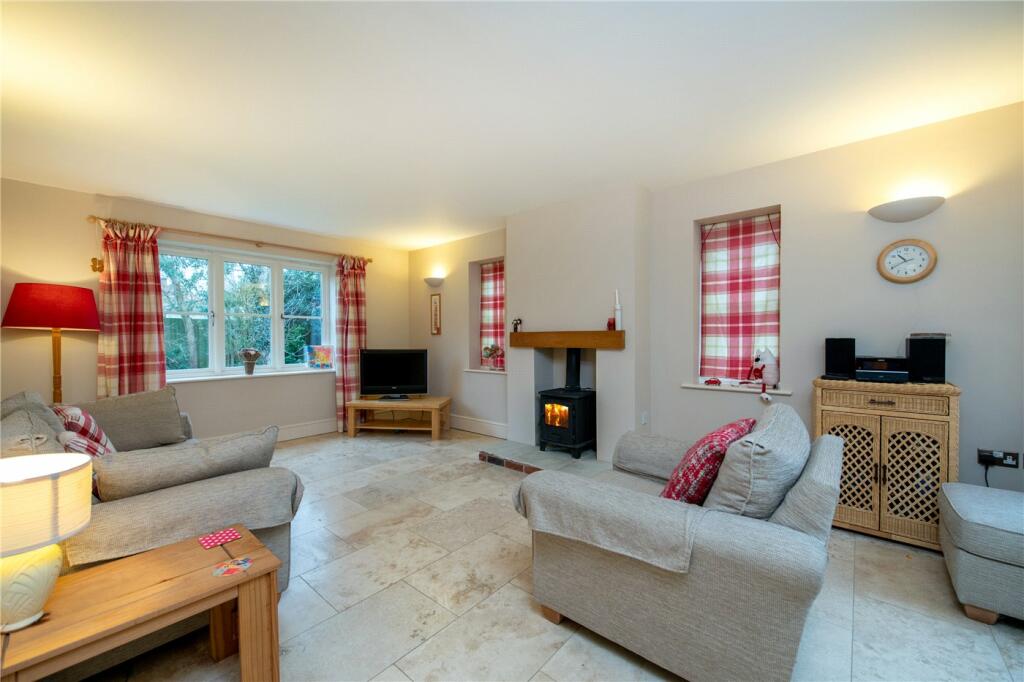 5 bedroom detached house for sale in Orchard Drive, Caythorpe, Grantham