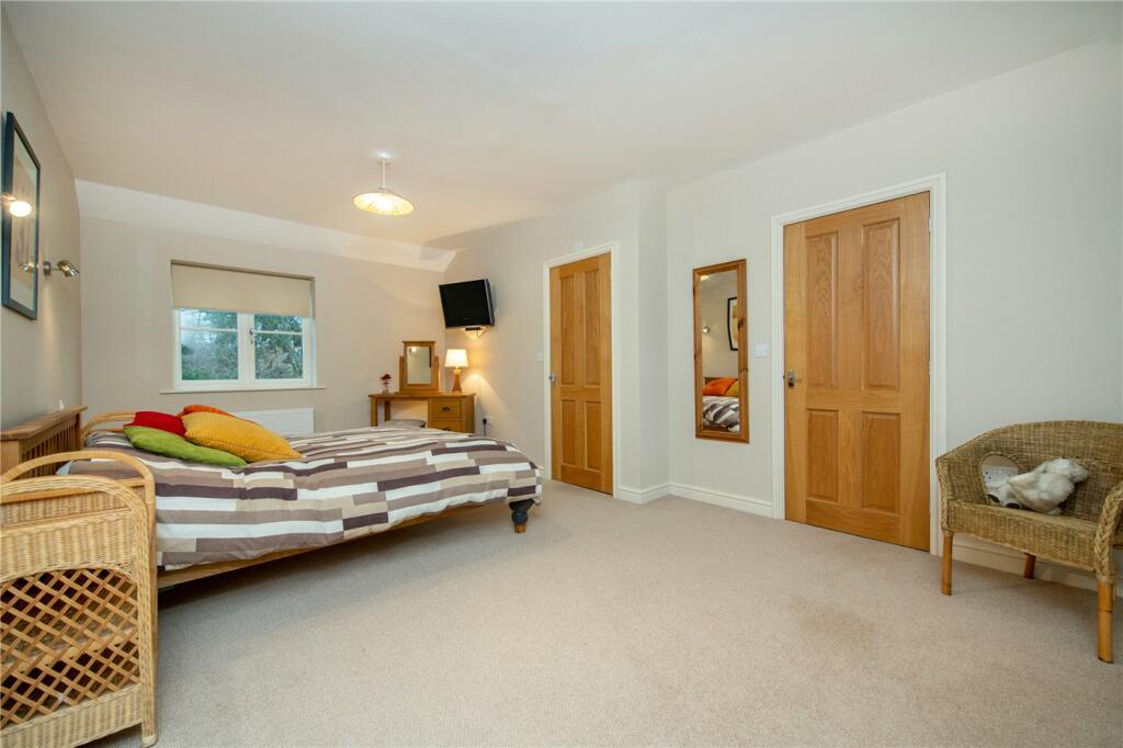 5 bedroom detached house for sale in Orchard Drive, Caythorpe, Grantham