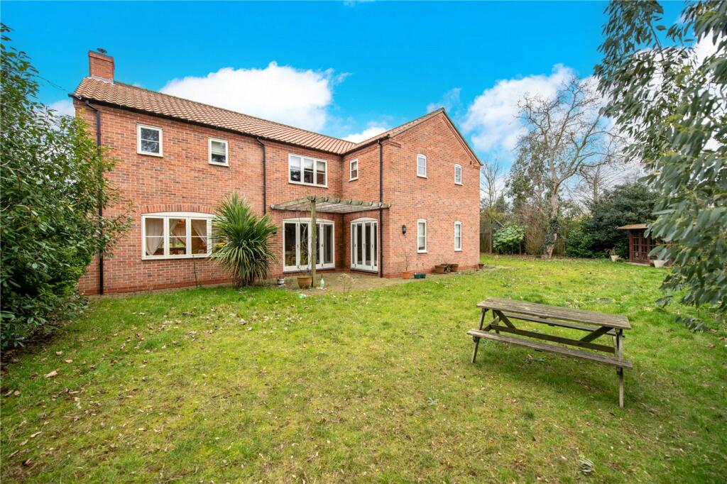 5 bedroom detached house for sale in Orchard Drive, Caythorpe, Grantham, Lincolnshire, NG32