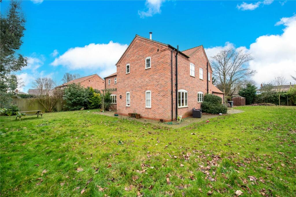 5 bedroom detached house for sale in Orchard Drive, Caythorpe, Grantham, Lincolnshire, NG32