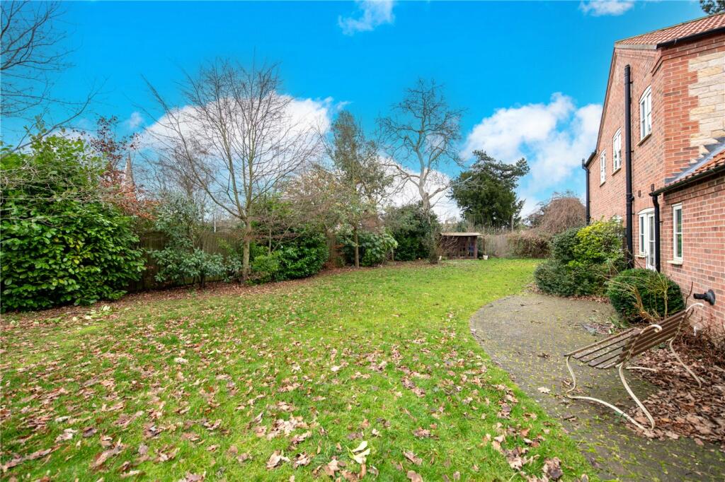 5 bedroom detached house for sale in Orchard Drive, Caythorpe, Grantham, Lincolnshire, NG32