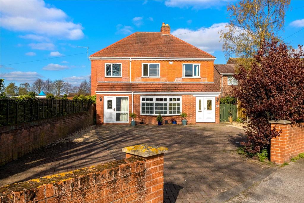7 bedroom detached house for sale in London Road, New Balderton, Newark