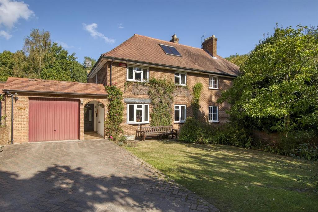 4 bedroom semidetached house for sale in New Road Cottages, Herne Road