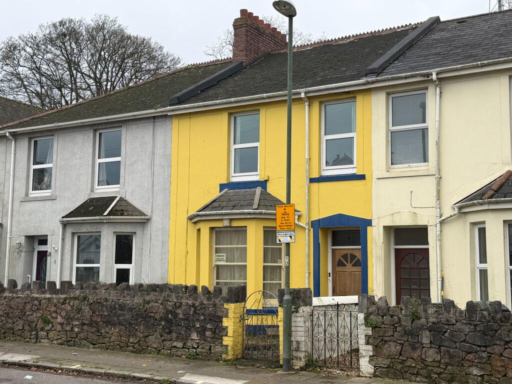 Main image of property: Flat B, 79 Warbro Road, Babbacombe , Torquay, Devon, TQ1 3PS