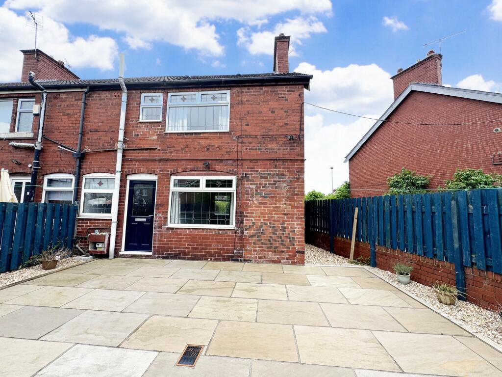3 bedroom end of terrace house for rent in Scarbrough Crescent, Maltby, ROTHERHAM, S66