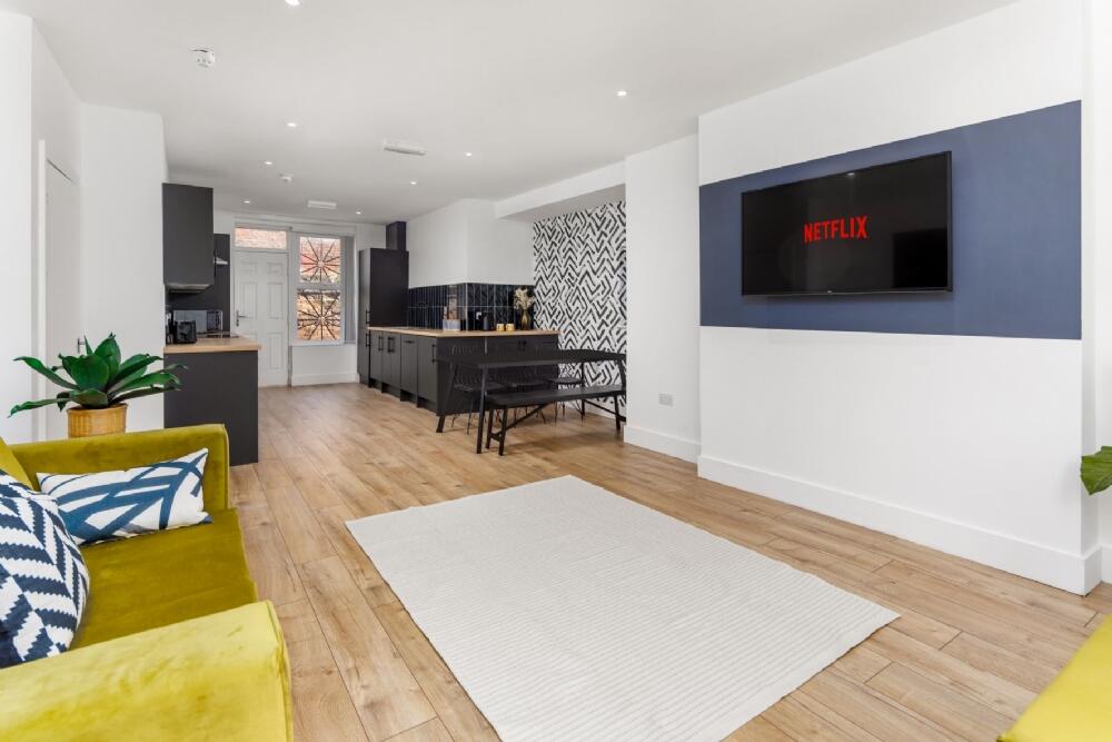 Main image of property: 6 Bed - Salisbury Road, Wavertree, L15