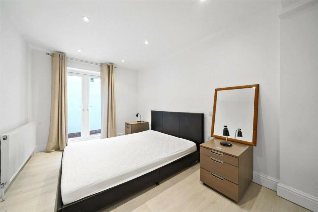 2 bedroom terraced house for rent in Disraeli Road, London, SW15