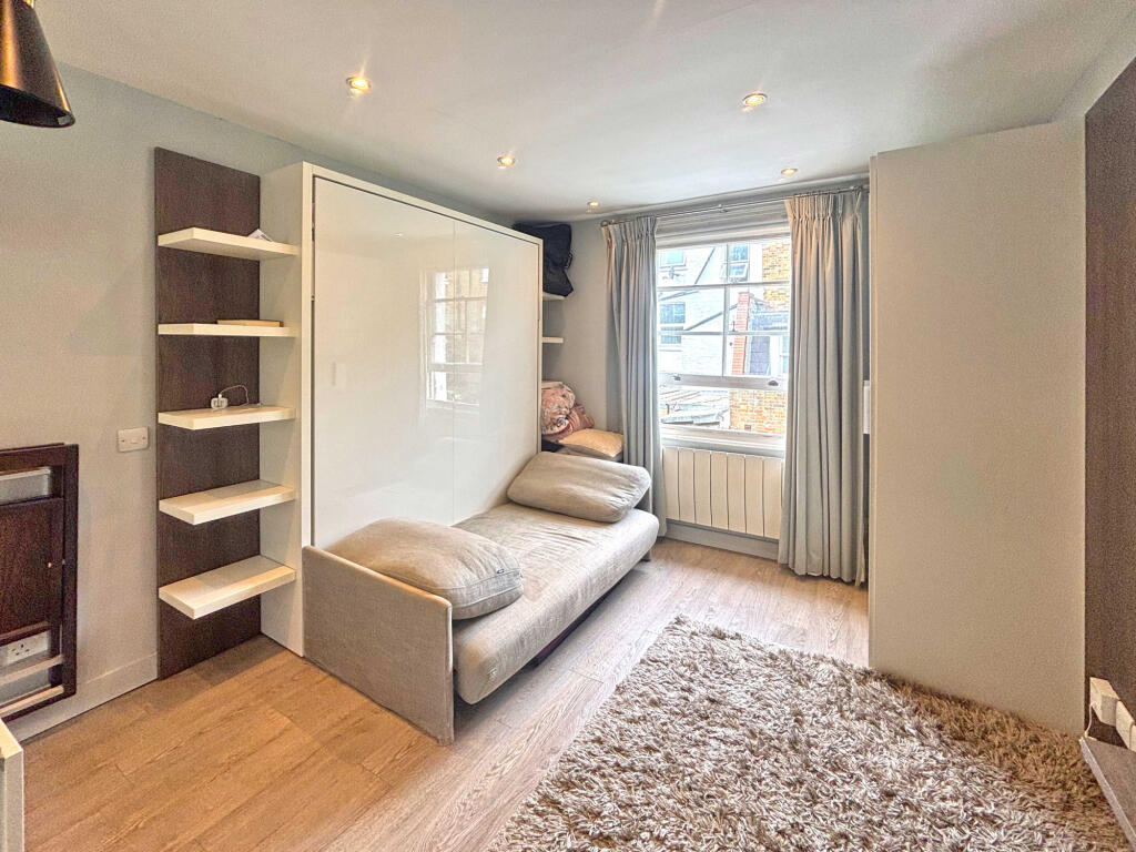 Main image of property: Second Floor Flat, 22 Waldemar Avenue, London, SW6
