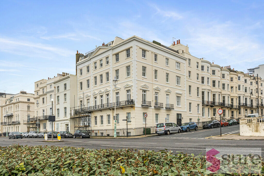 2 bedroom flat for sale in Marine Parade, Brighton, BN2