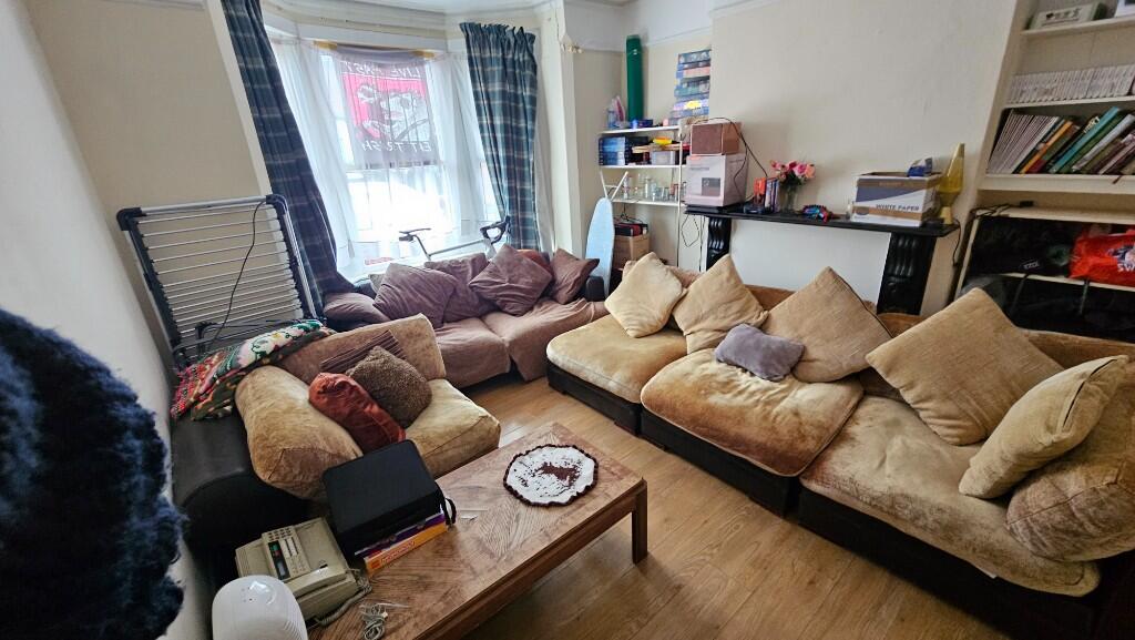Main image of property: Junction Road, Reading, Berkshire, RG1