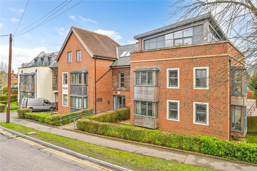 2 bedroom apartment for sale in Oaks Road, Tenterden, Kent, TN30