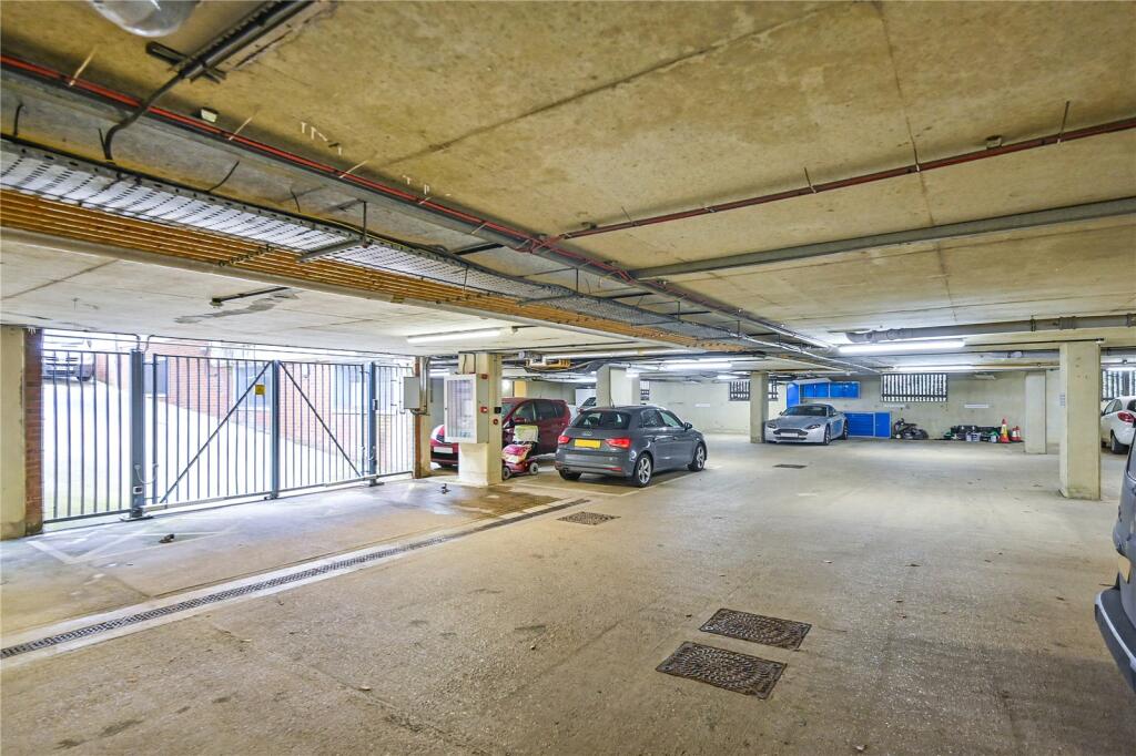 2 bedroom apartment for sale in Oaks Road, Tenterden, Kent, TN30