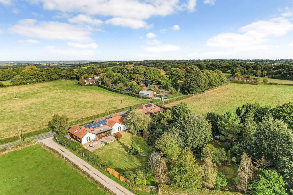 5 bedroom bungalow for sale in Poplar Road, Wittersham, Kent, TN30