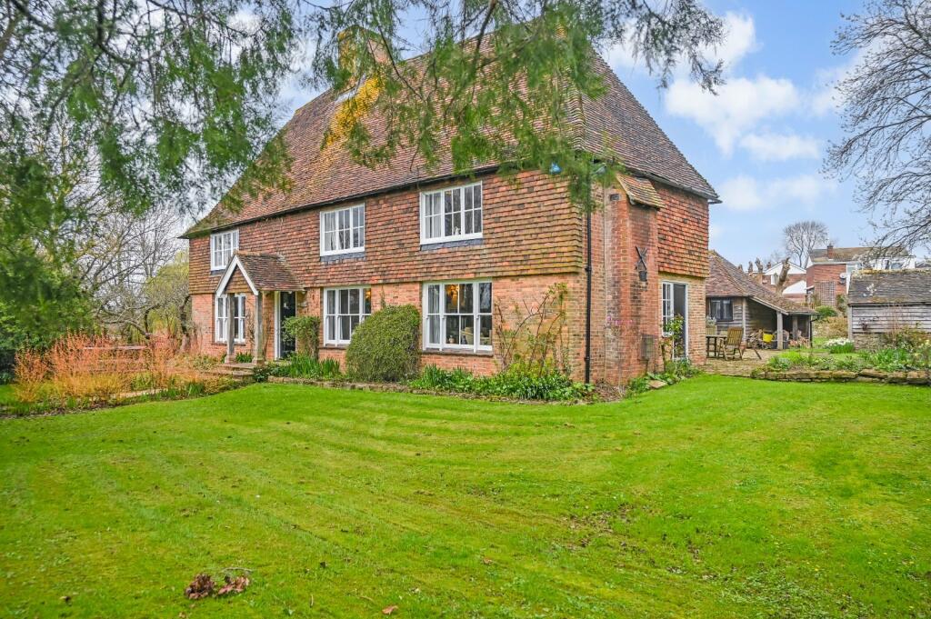 5 bedroom detached house for sale in Moat Road, Headcorn, Ashford, Kent, TN27