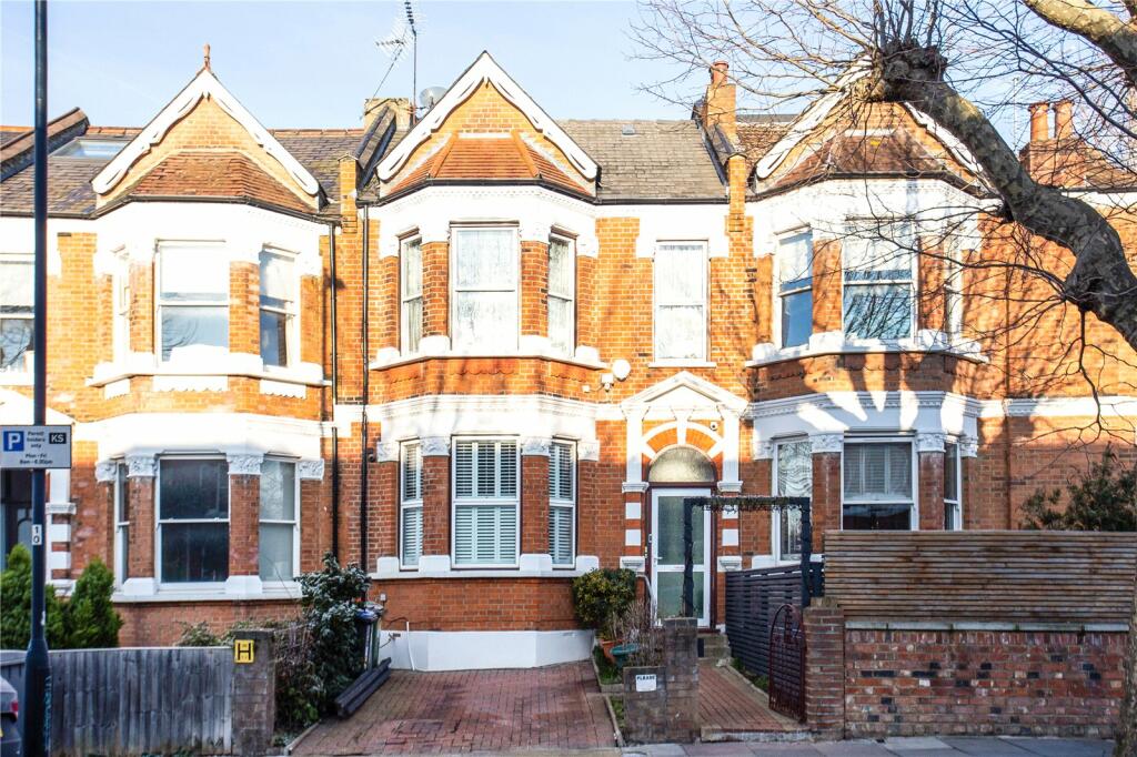 6 bedroom terraced house for sale in Wrentham Avenue, London, NW10