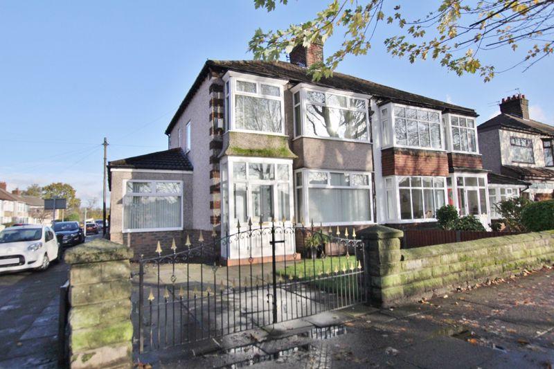 3 bedroom semi detached house for sale in Brodie Avenue Mossley