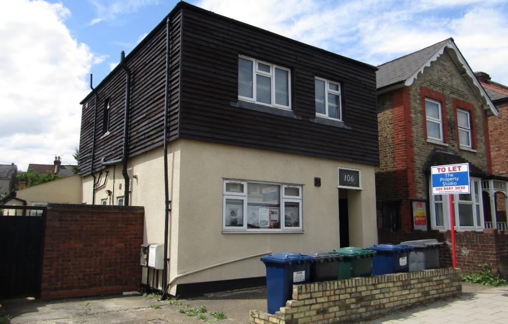 2 bedroom flat for rent in East Road, North London, EN4