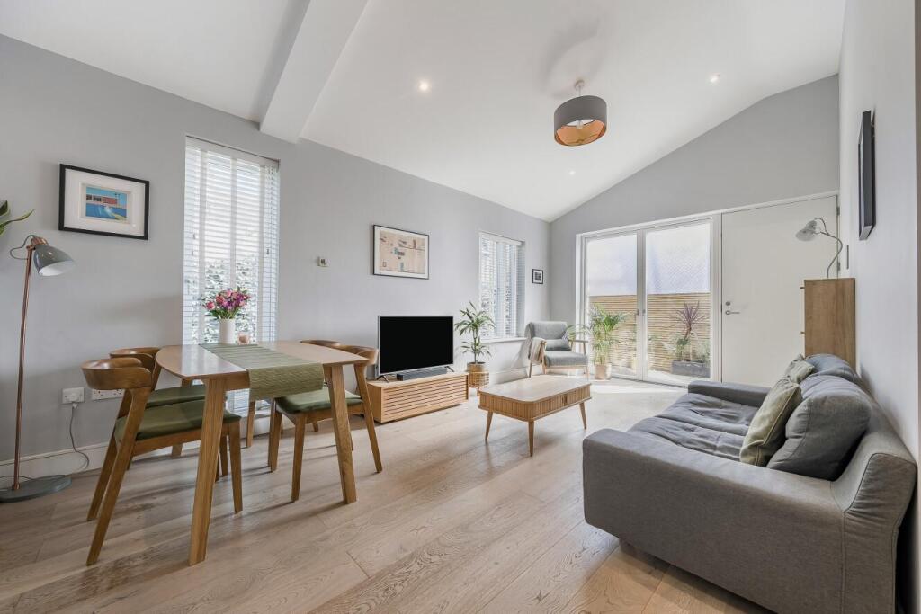 Main image of property: Longmans Mews, Raynes Park, London, SW20
