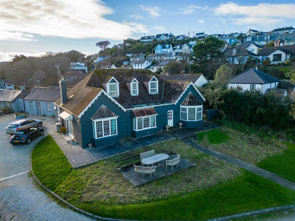 6 bedroom detached house for sale in Bolenna Court & Bakehouse