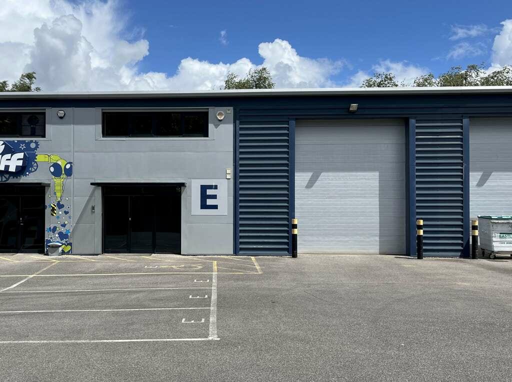 Light industrial facility to lease in Unit E, Woodside Trade Centre