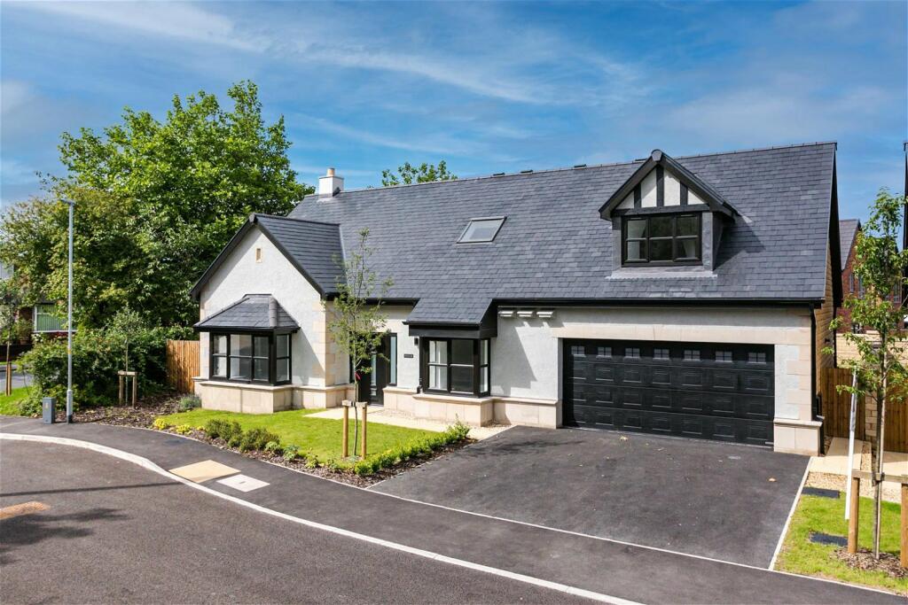 3 bedroom detached house for sale in Woodlands, Westfield Close