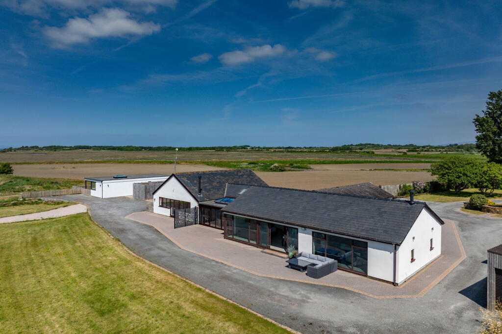 Main image of property: Riverside Cottage, Browns Lane, Stalmine, Poulton-Le-Fylde, FY6 0JG