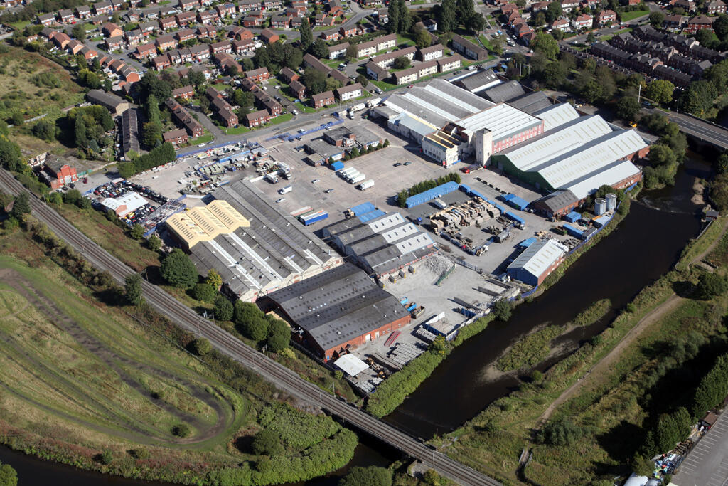 Light industrial facility to lease in Warth Industrial Estate, Radcliffe Road, Bury, Greater