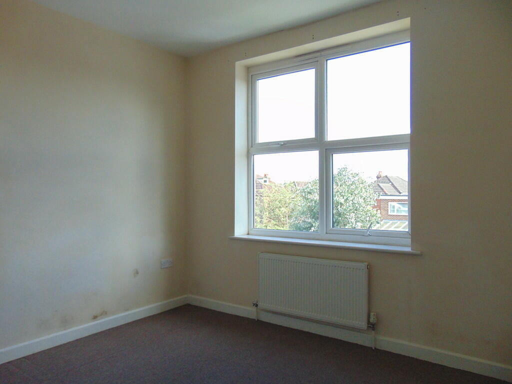 1 bedroom flat for rent in Bitterne Road West, Southampton, SO18