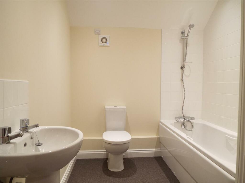 Flat to rent on Mercer Row, Louth