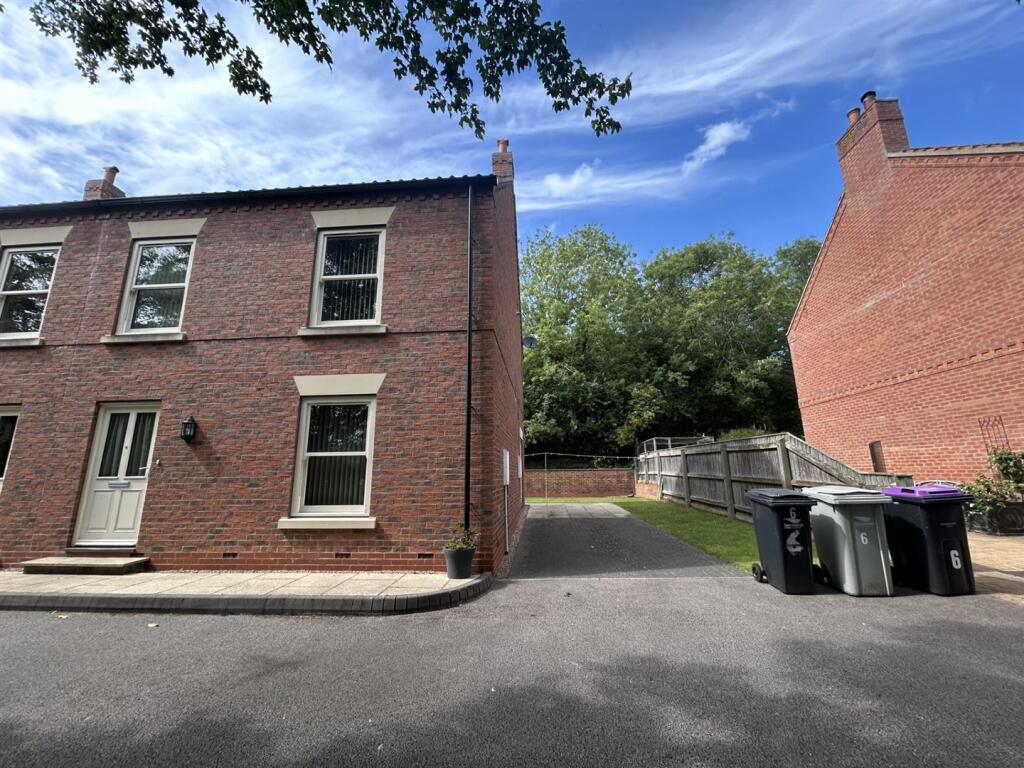 Main image of property: Kiln Lane, Louth