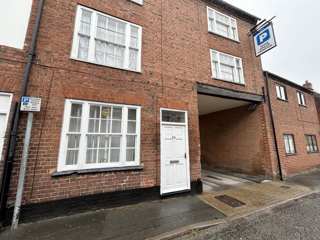 Main image of property: Kidgate, Louth