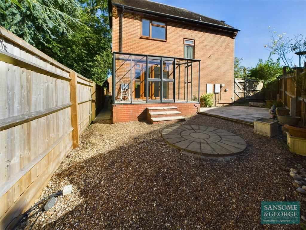 3 bedroom detached house for sale in Phoenix Court, Kingsclere, Newbury