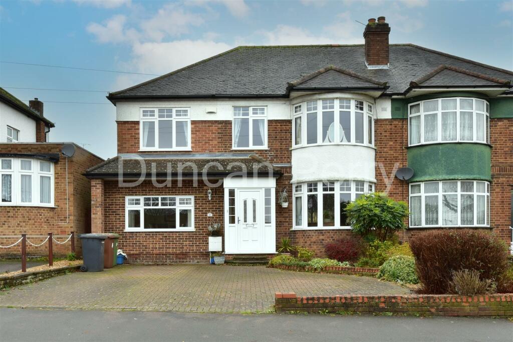 4 bedroom semidetached house for sale in Baker Street, Potters Bar, EN6