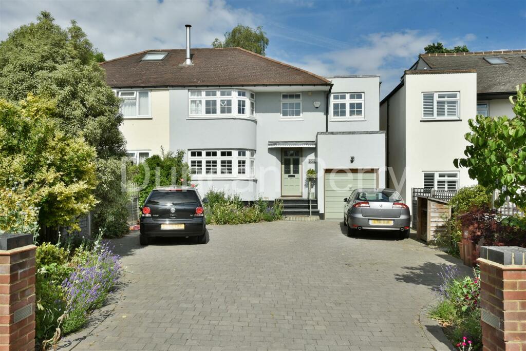 4 bedroom semidetached house for sale in Hatfield Road, Potters Bar, EN6