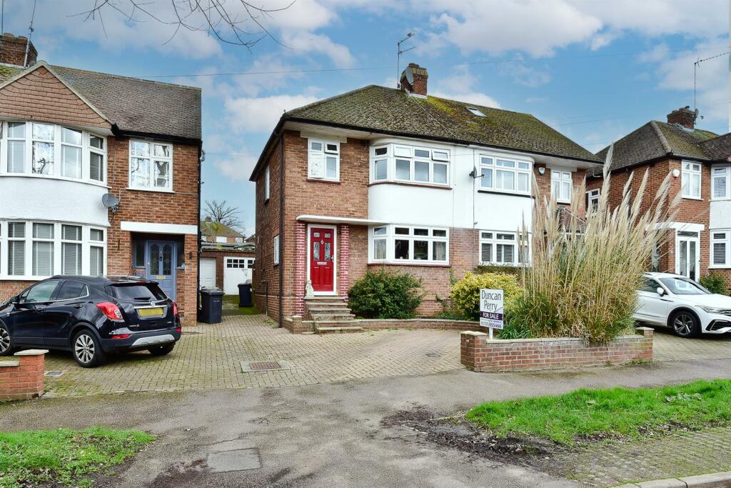 3 bedroom semidetached house for sale in Deepdene, Potters Bar, EN6