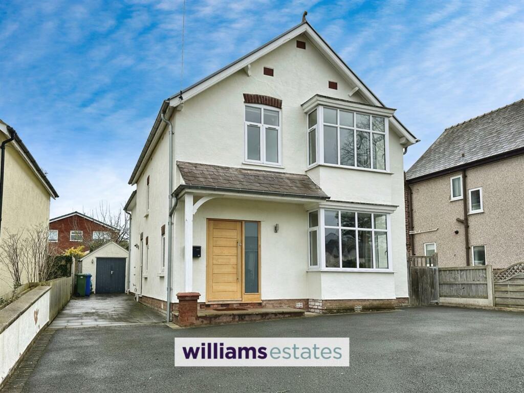 4 bedroom detached house for sale in Llanfair Road, Ruthin, LL15