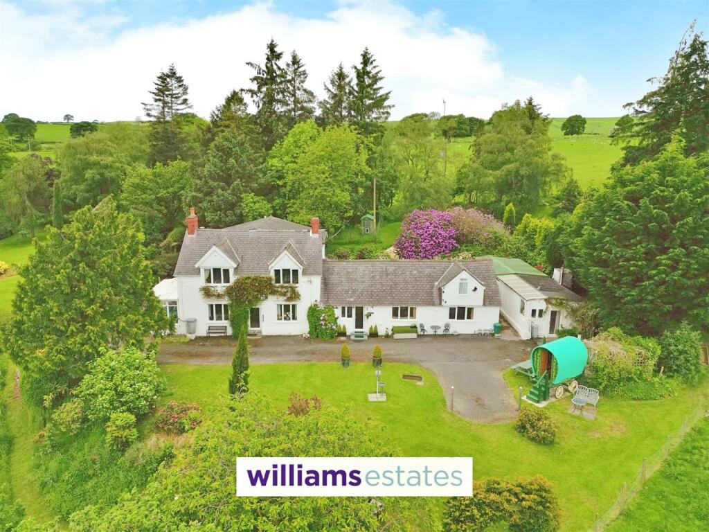 3 bedroom house for sale in Gwyddelwern, LL21