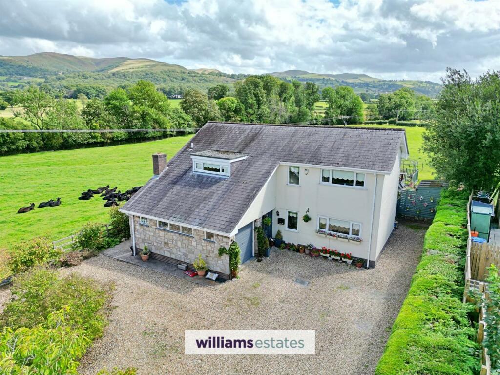 4 bedroom detached house for sale in Cwr Y Llan Llanfair Dyffryn Clwyd